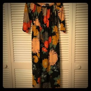 Women’s floral maxi dress. Size small